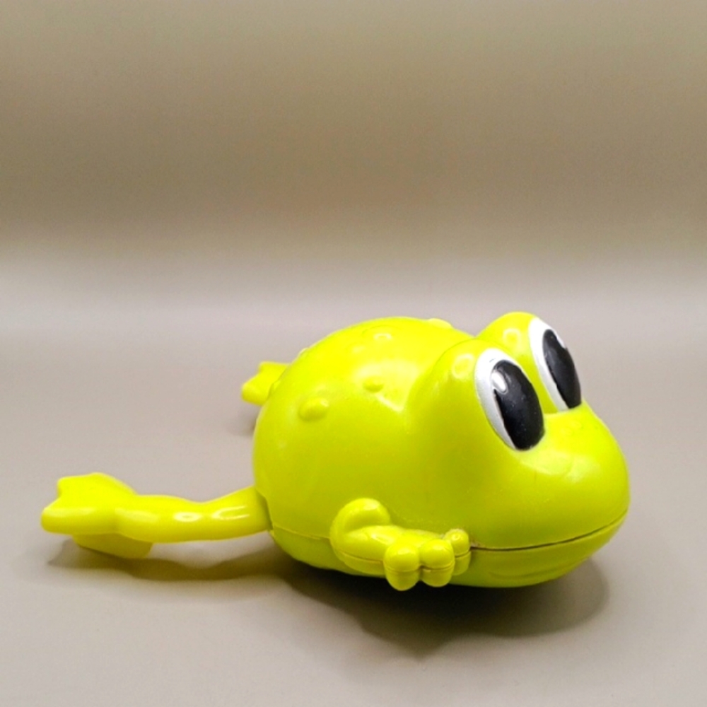 Vibrant Green Frog Water 💧 Toy